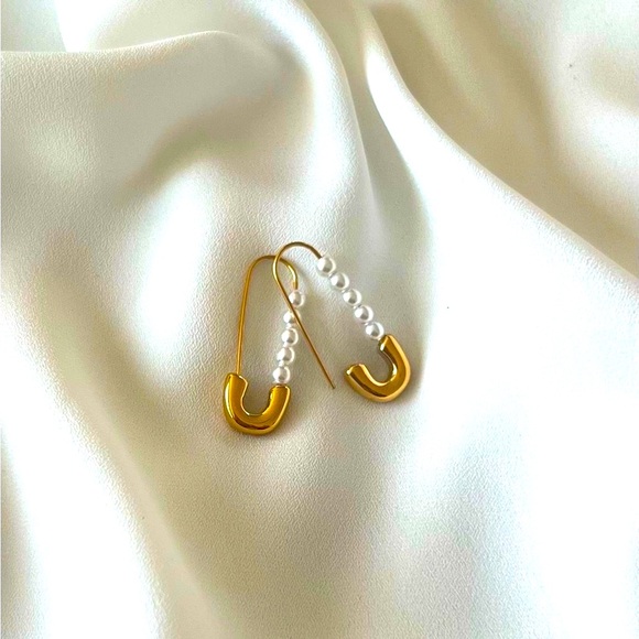 “Safety Pin” 18K Gold Plated Stainless Steel Earrings - Picture 1 of 5